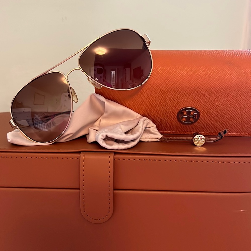 COPY - Tory Burch Sunglass, duster and hard case